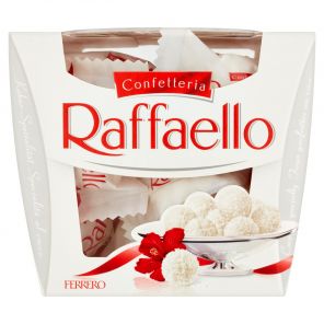 Ferrero Raffaello Oplatka s náplní a celou mandlí zdobená strouhaným kokosem 150g