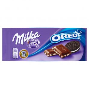 Milka Oreo kousky kakaových sušenek s vanilkovým krémem v mléčné čokoládě 100g